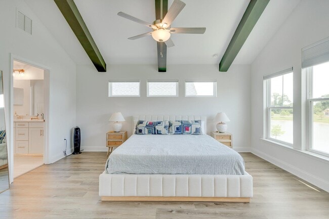 Building Photo - 5631 Fletcher Oaks Dr