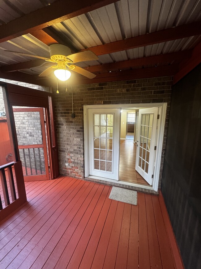 Building Photo - 127 Eaglewood Way