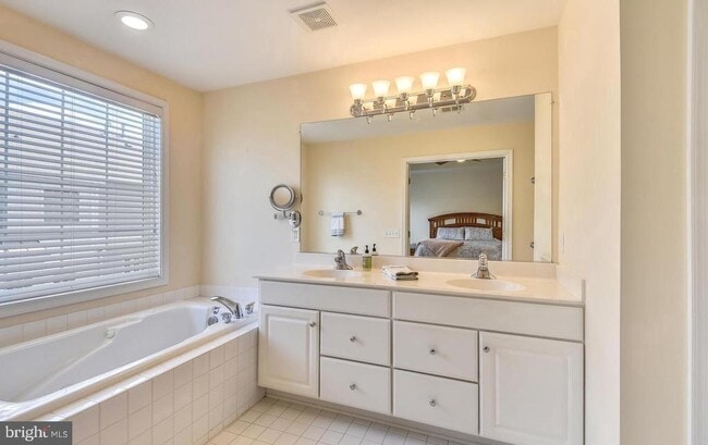Building Photo - 5011 Cool Fountain Ln