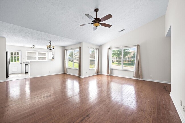 Building Photo - Awesome 4BE-Office/Bonus Room/ 2BA Home in...