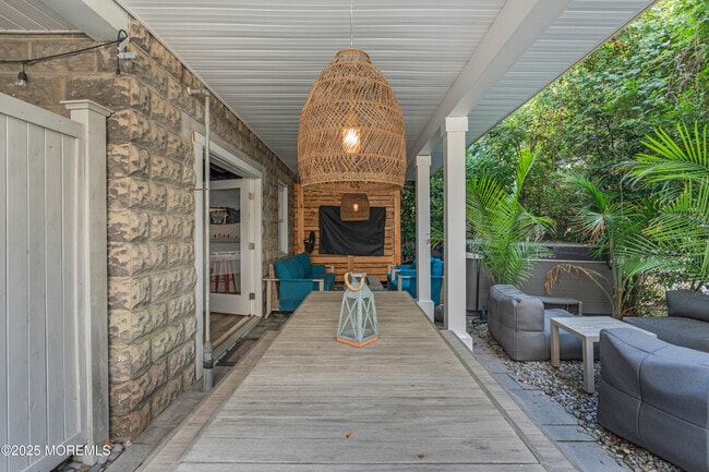Building Photo - 308 Hume St