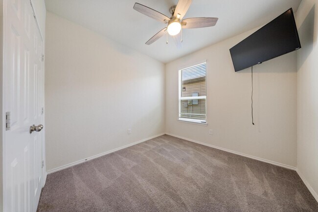 Building Photo - 25631 Bottlebrush Sedge St