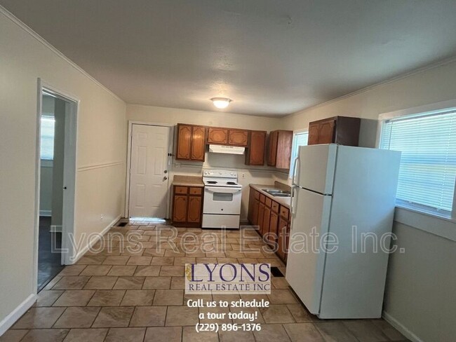 Building Photo - 615 E Brookwood Dr