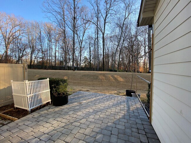 Building Photo - Immaculate Hillsborough Townhome