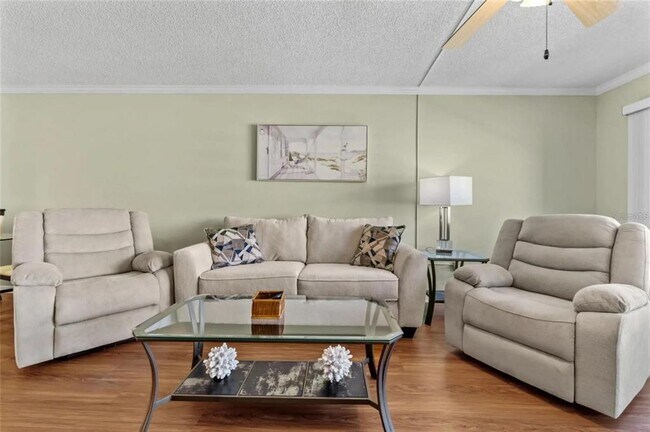 Building Photo - 4550 Cove Cir