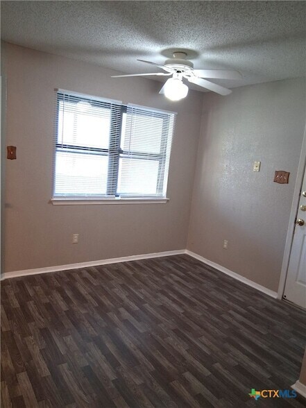 Building Photo - 3909 Shellrock Dr