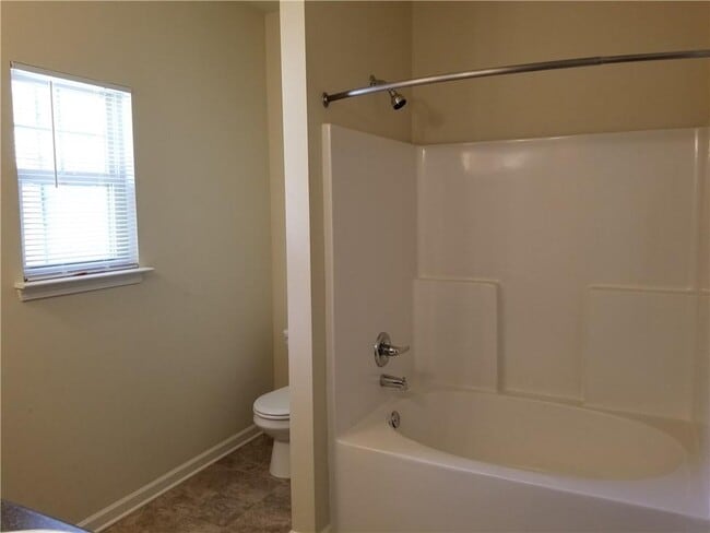 Building Photo - 609 Oakside Pl