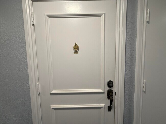 Building Photo - 7738 Lakeside Blvd