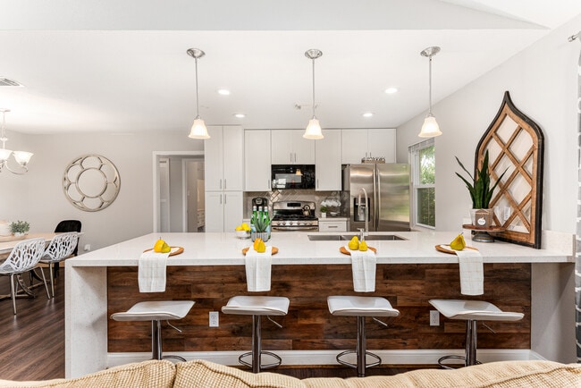 Building Photo - 1043 Grand Jct Dr