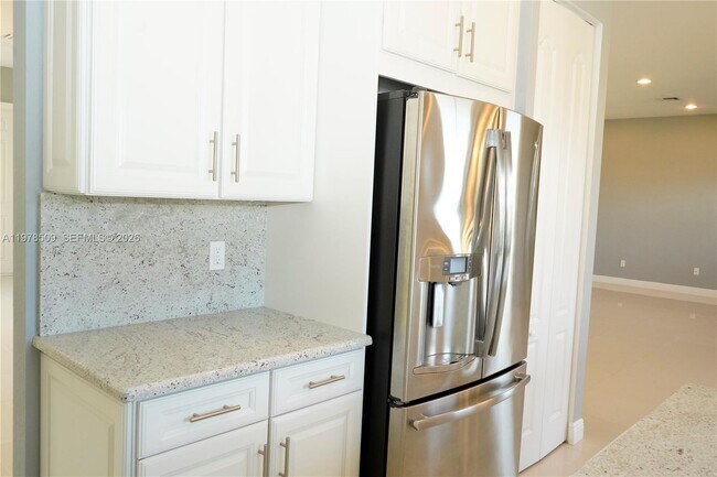 Building Photo - 9701 Blue Isle Bay