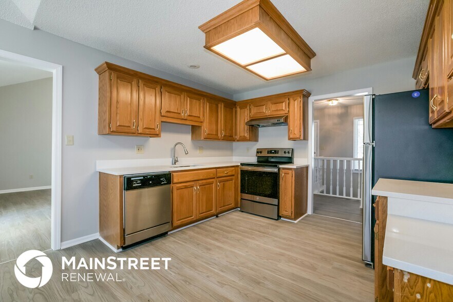 Building Photo - 613 SE Ashton Dr