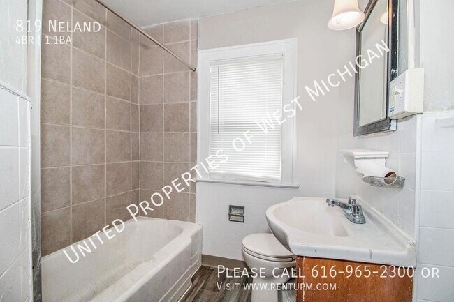Building Photo - 819 Neland-