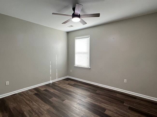 Building Photo - Beautiful Home w/Lots of Extras