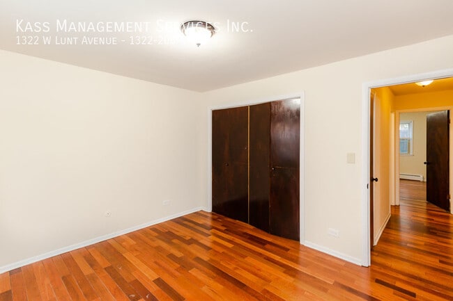 Building Photo - 1322 W Lunt Ave