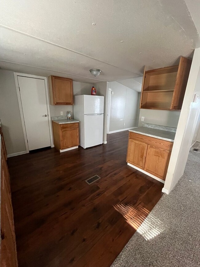 Building Photo - Black Creek Living 2