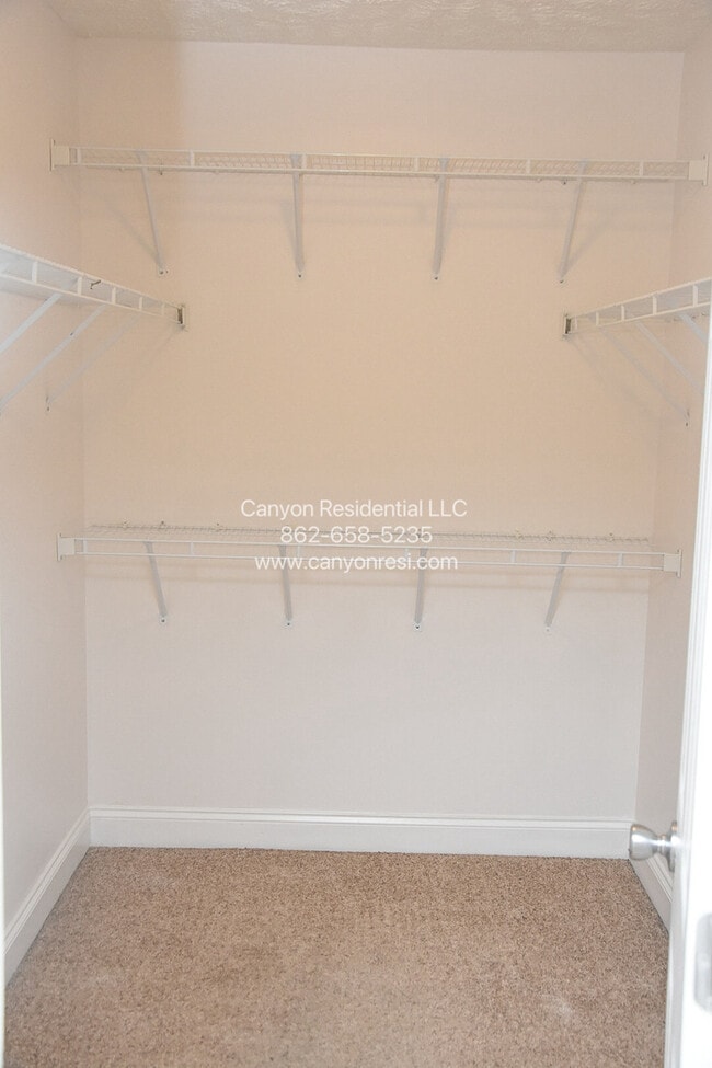 Building Photo - 658 Copper Creek Dr