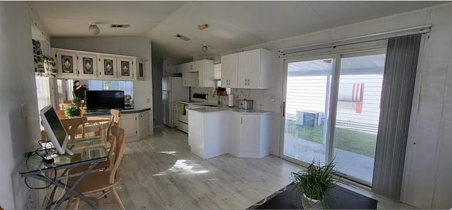 Building Photo - Cozy 1 bedroom furnished in Resort Style Community