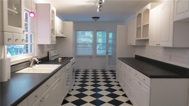 Building Photo - 1137 Citadel Dr NE