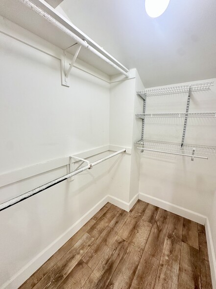 Building Photo - 5538 Las Virgenes Rd