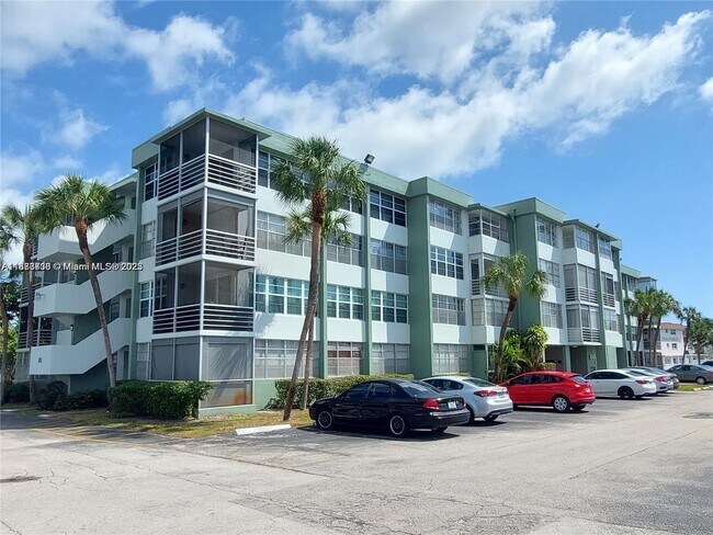 Building Photo - 2741 Taft St