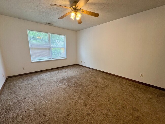 Building Photo - 1443 Blue Brook Way