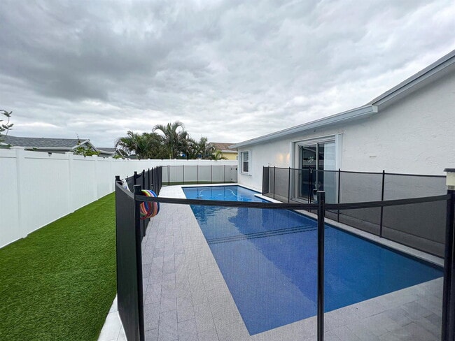 Building Photo - 8912 SW 6th St