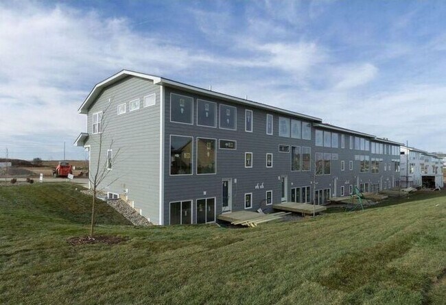 Building Photo - 1417 NE Mockingbird