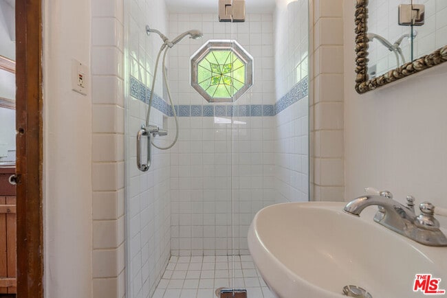 Building Photo - 12255 Addison St