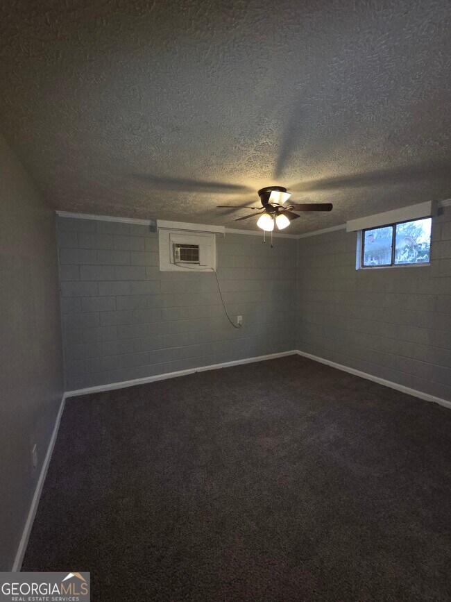 Building Photo - 928 Hamilton Blvd