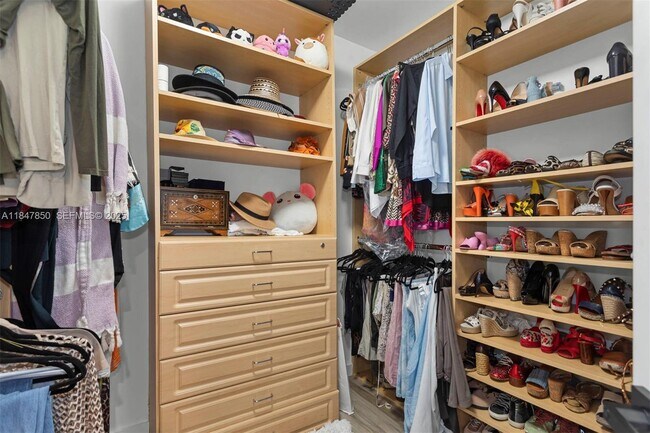 Building Photo - 2127 Brickell Ave