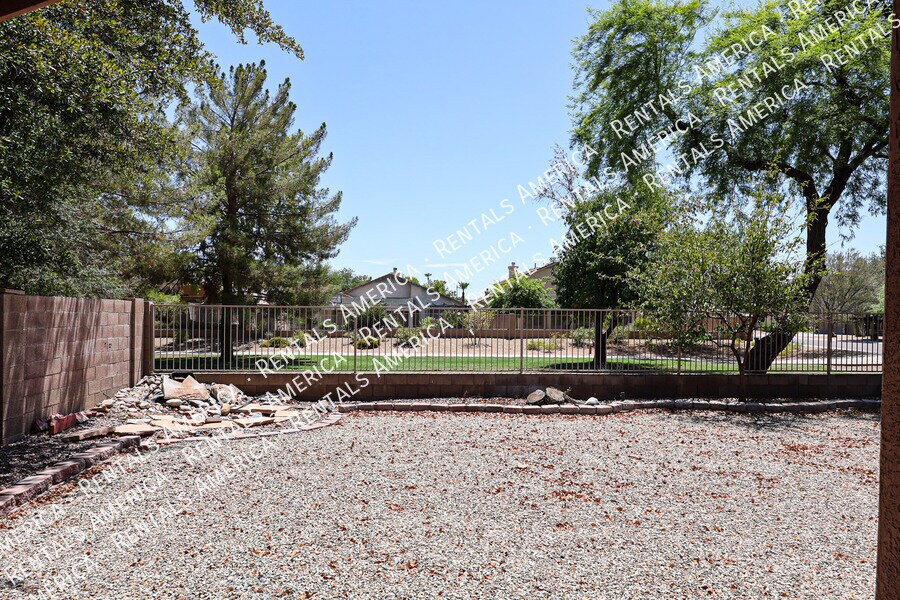 Building Photo - 7471 W Lone Cactus Dr