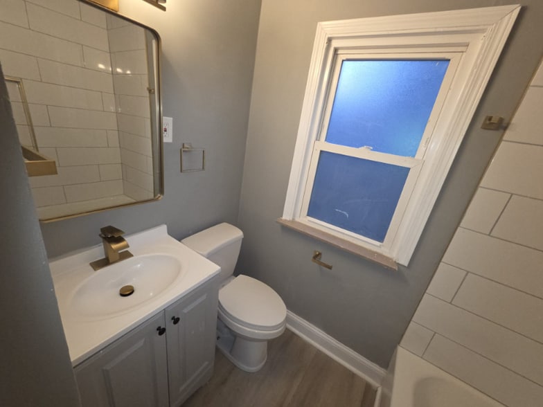 Building Photo - 4493 Telhurst Rd