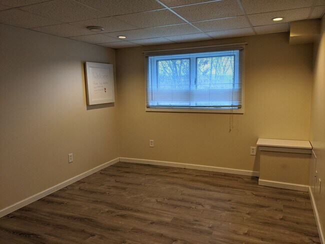 Building Photo - Great school district, three bedroom two b...