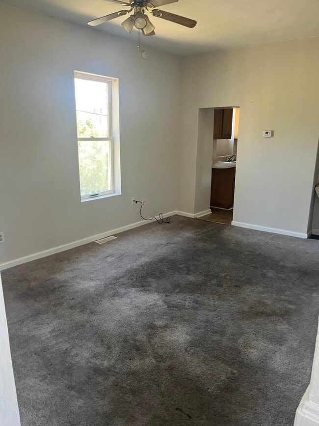 Building Photo - 302 Patton Ave NW