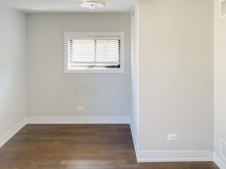 Building Photo - 1208 W Wrightwood Ave