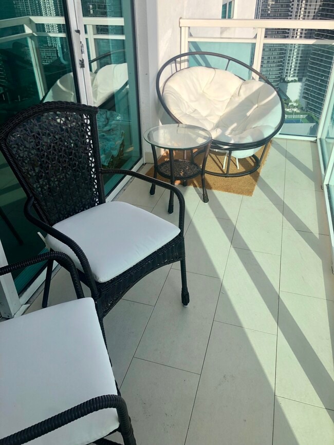 Building Photo - 950 Brickell Bay Dr