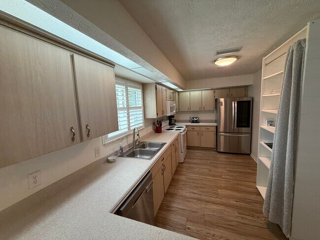 Building Photo - 11049 SE 174th Loop