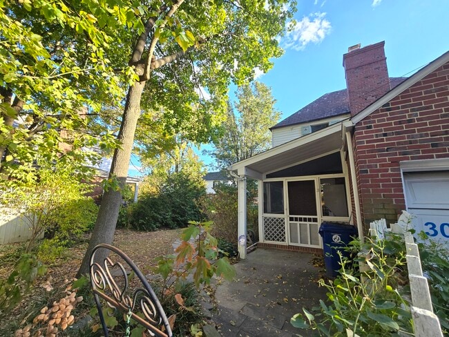 Building Photo - 308 Eastway Ct