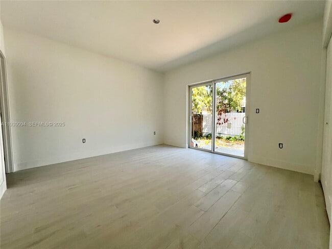 Building Photo - 6820 NW 6th Ct