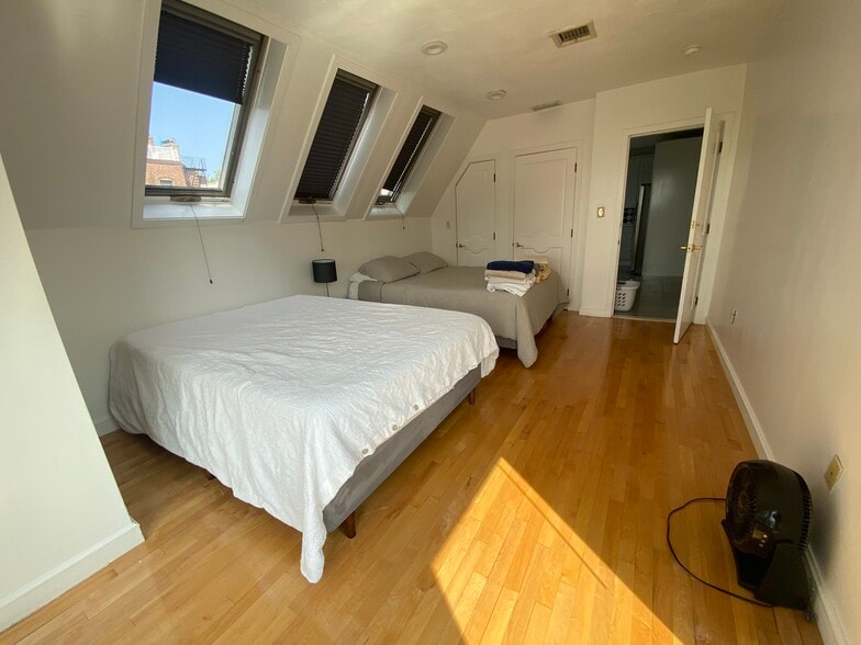 Building Photo - 21 Snow Hill St