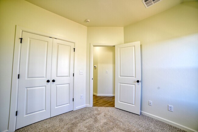 Building Photo - Brand New Home in Washington!