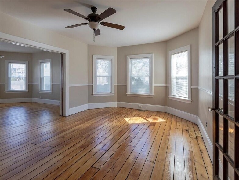 Building Photo - 18 Meader St