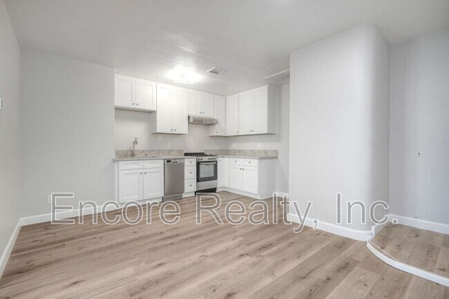 Building Photo - 303 3rd Ave