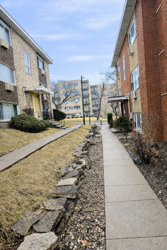 Building Photo - 2027 W 111th St