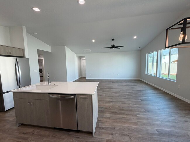 Building Photo - Move-In Special! Brand new 3 bed 2 bath ho...
