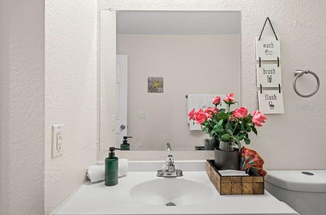 Building Photo - 2715 Lee St