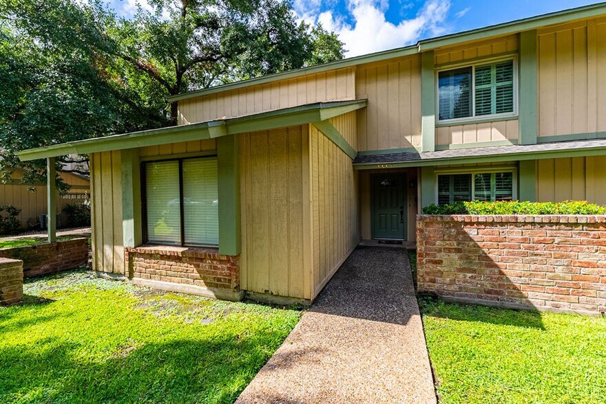 Building Photo - 9604 Blue Creek Ln