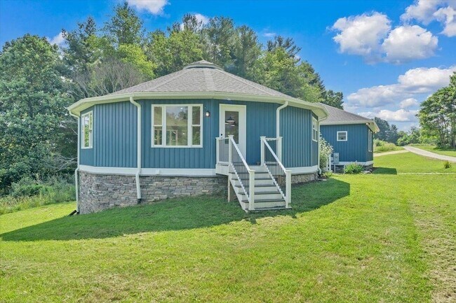 Building Photo - 3202 Mathews Ln