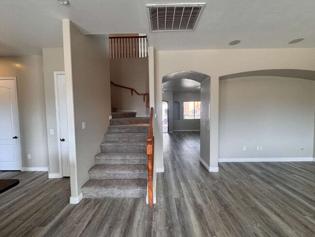 Building Photo - 821 W Saguaro Ln