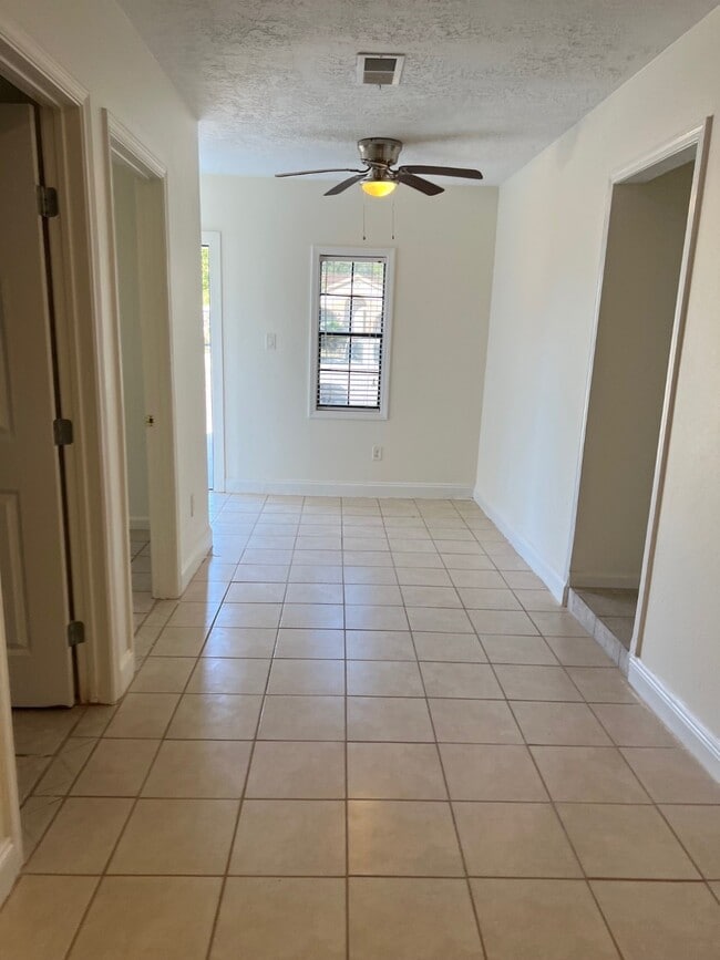 Building Photo - 10134 Kirkglen Dr